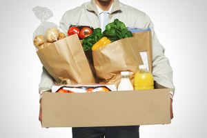 Express delivery of goods from different grocery stores<br />
